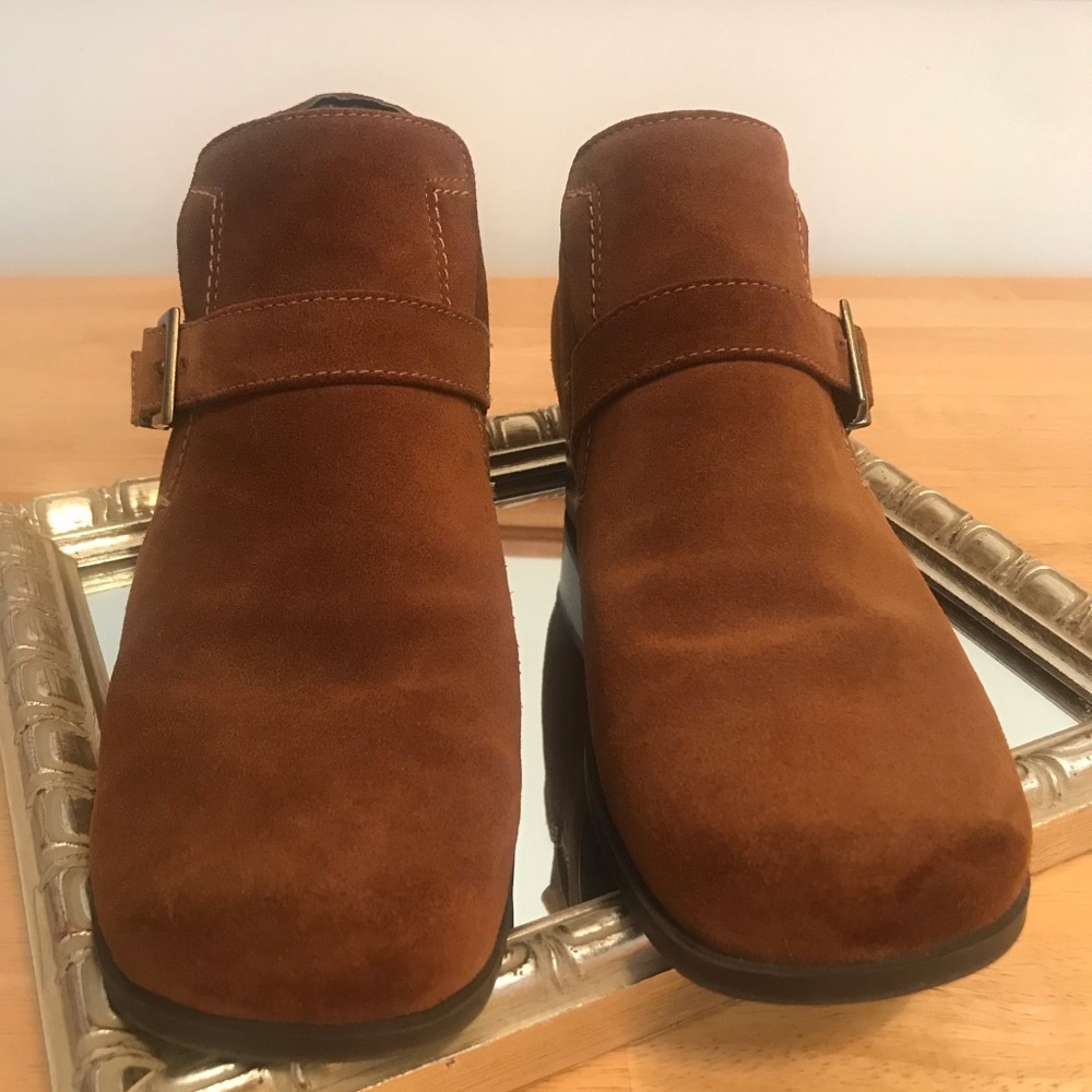 Markon Suede Healed Boots Booties Side Buckle Brown Carmel Size 9W
